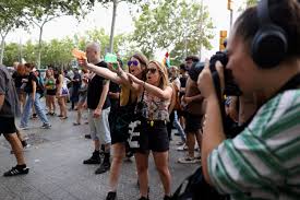 Demonstrators use water pistols on tourists