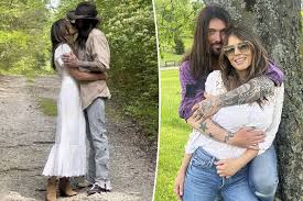 Elizabeth Hurley passionately kisses Billy Ray Cyrus